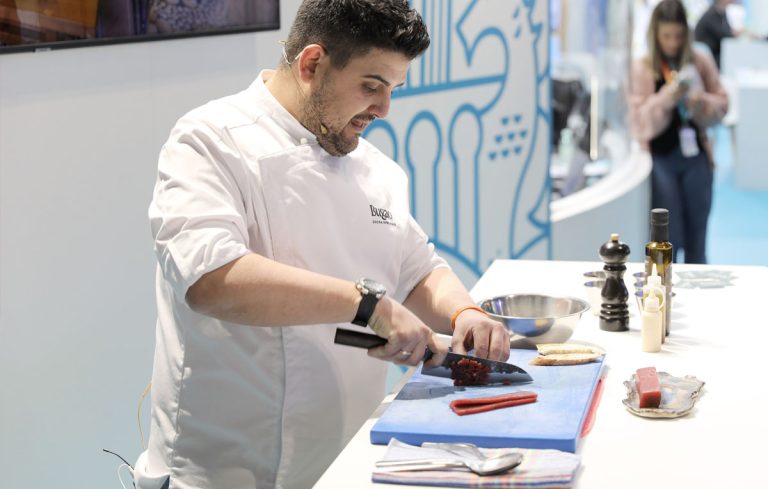 Bugao, conquista FITUR con su “Cocina entre mares” y presenta oficialmente su alianza con Ceuta para impulsar la imagen de la ciudad en el exterior