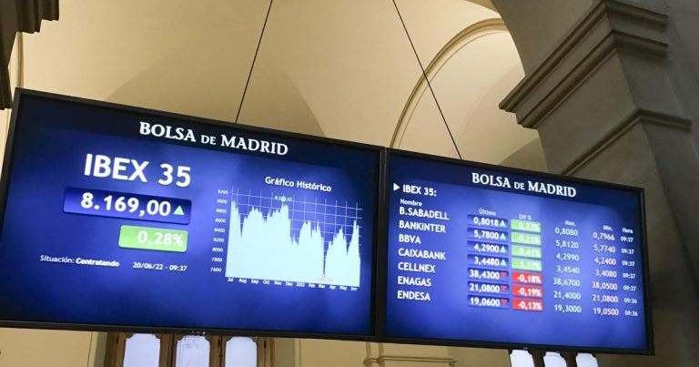 Los españoles, preocupados por su economía pero sin cuidar su dinero