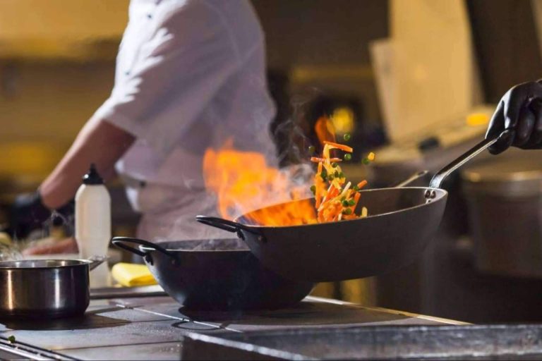 ¿Qué es y cómo se debe montar una dark kitchen?, con ReadyMe