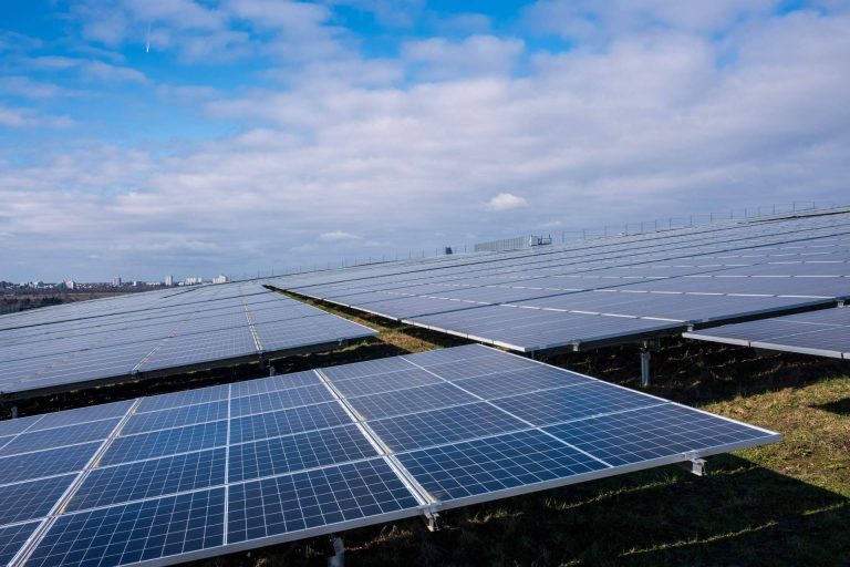 Smart Wallboxes sobre la instalación de paneles solares para ahorrar hasta un 60 % en la factura de la electricidad