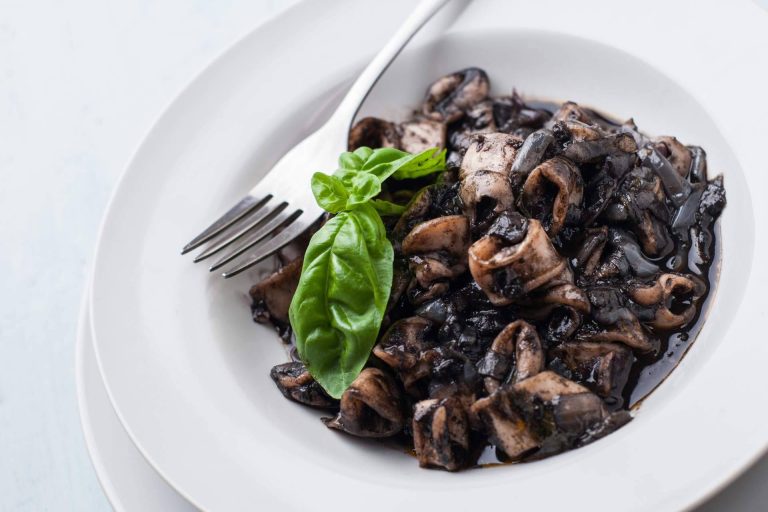 ¿Dónde encontrar unos de los mejores calamares en su tinta en Madrid? Casa Ricardo