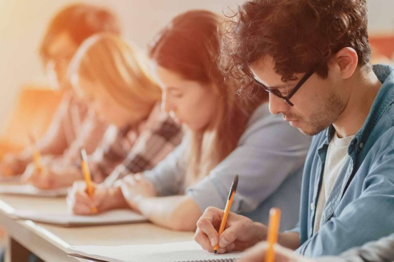 ¿Por qué prepararse las oposiciones online en una academia como Oposiciones Prepara?