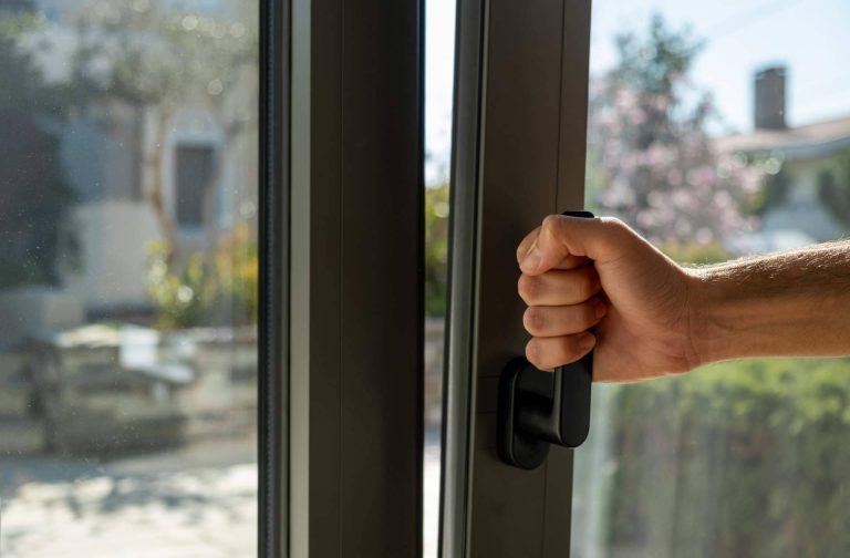 ¿Qué servicios ofrece la carpintería metálica y de aluminio Fenelux?