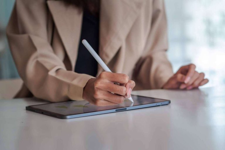 Una firma electrónica con validez jurídica, en SIGNply