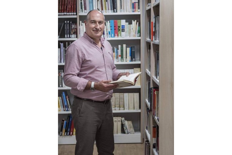 El periodista y escritor Toni Traveria aporta valor añadido a la empresa al plasmar su historia en un libro