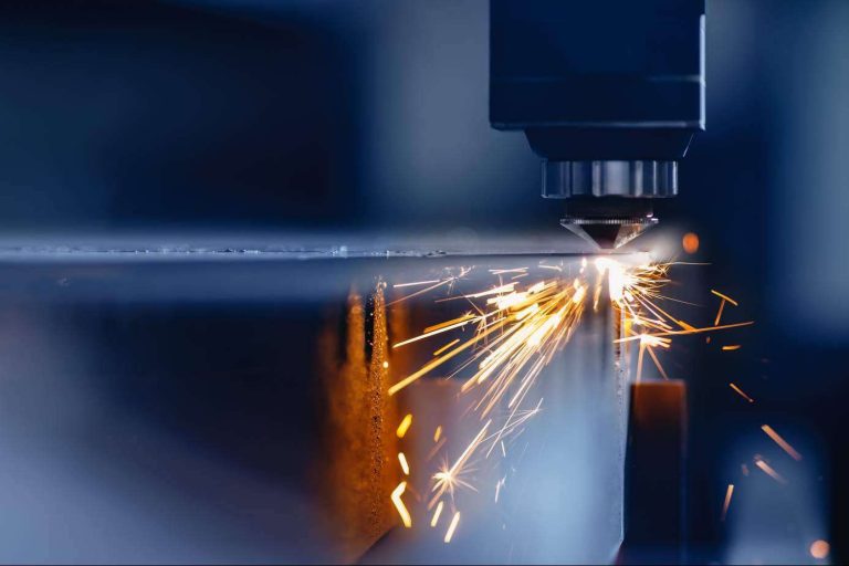 El corte de plástico por láser es la técnica más pulida que ofrece Duralcor en Madrid