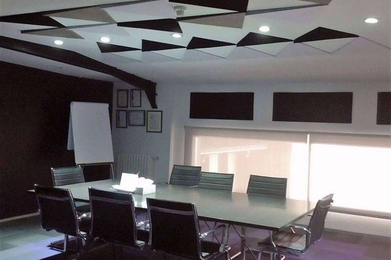 Acústica Decorativa ofrece paneles acústicos para mejorar la acústica y el diseño de las oficinas