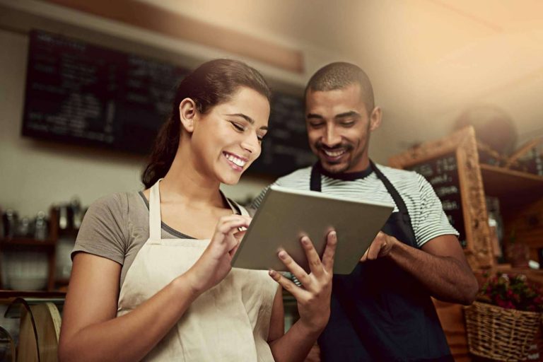 Gestionar las reservas para un restaurante con la app REVO Flow