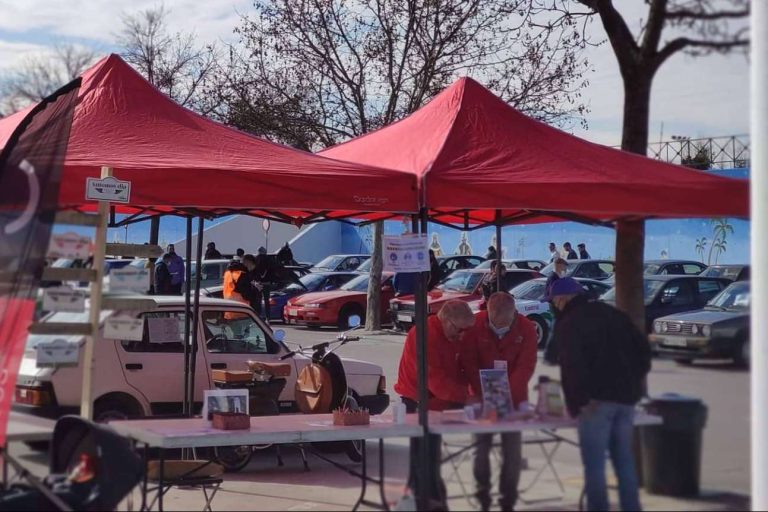 Club Cochezillos y Rapid Motos fomentan la reunión de vehículos clásicos en Torrejón de Ardoz (Madrid)