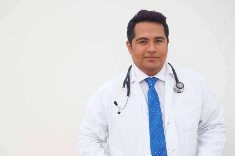 Las ponencias del Dr. Espinosa Custodio sobre las metodologías para la lucha contra la calvicie