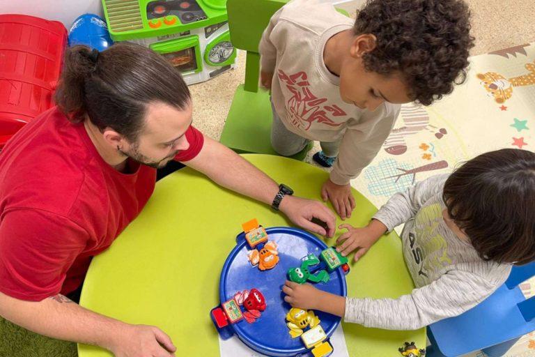 El centro clínico E-THERAPYKIDS ofrece un diagnóstico diferencial del autismo