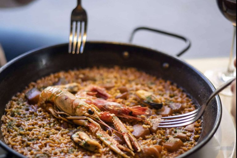 Saborear tapas en Barcelona en Season Restaurante, un restaurante de alto nivel