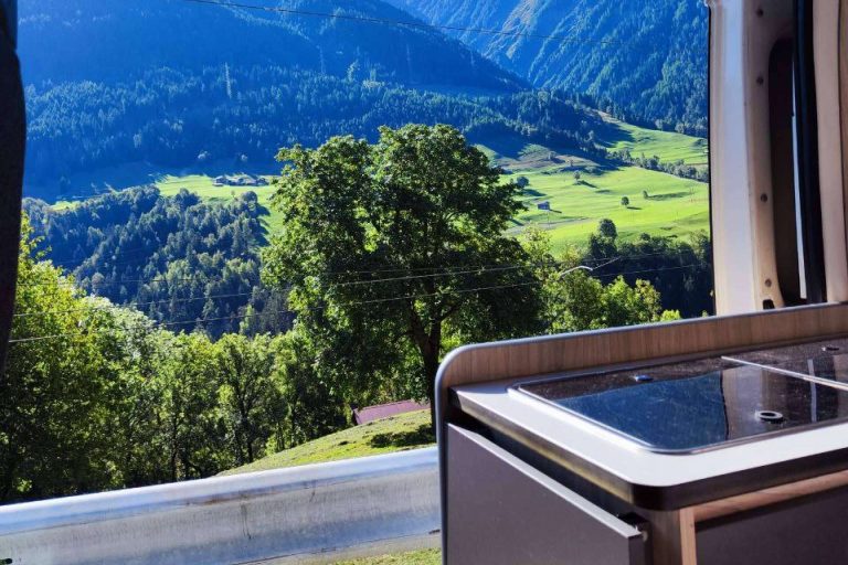 Alquilar furgonetas cámper en Madrid, con Alquicamper