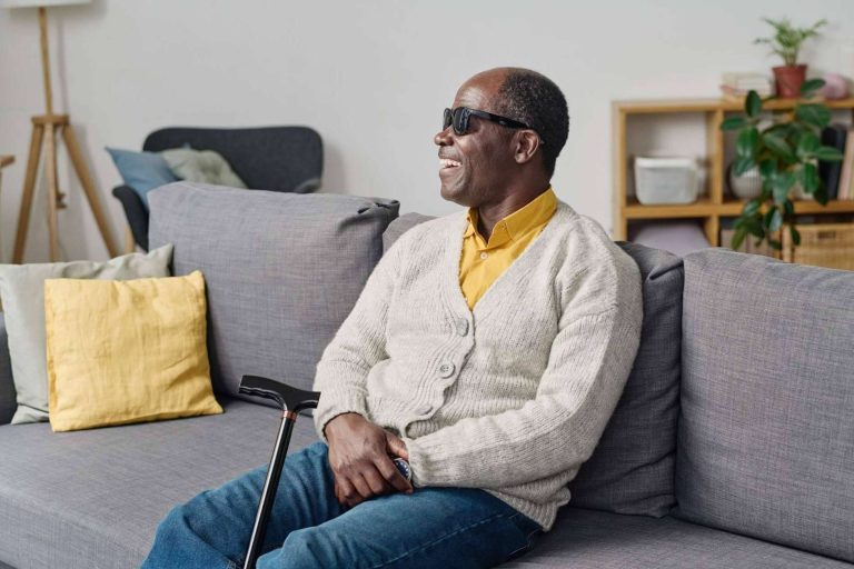 Elías Asfura y Fundación Marie apoyan a personas con discapacidad visual