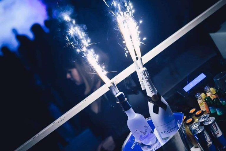 La amplia variedad de bengalas para eventos de Petardos AM