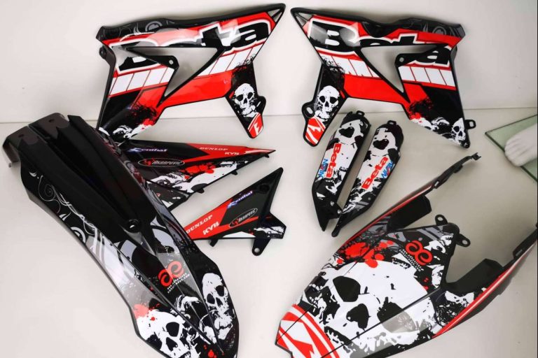 Personalización de pegatinas para motos, con ADHESIVOSEMBARRADOS