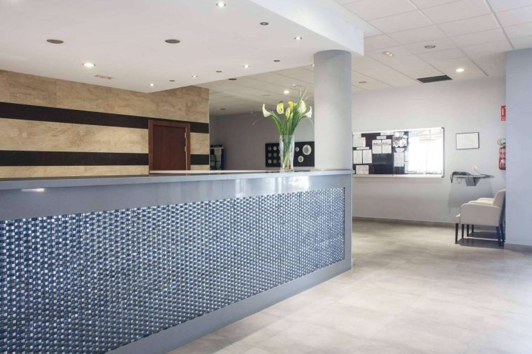 Valhotel RTL El Puig, la residencia de tiempo libre cerca de Valencia que se encuentra en primera línea del mar Mediterráneo