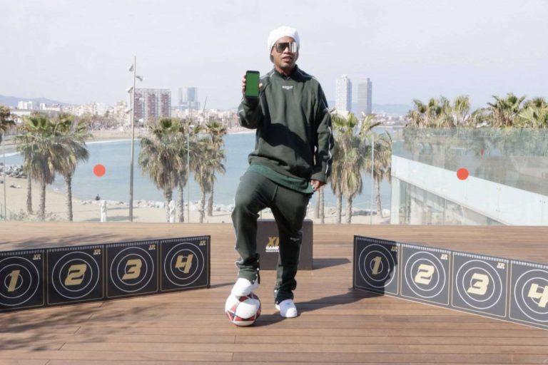 Potenciar las habilidades futbolísticas con XR Game 10 y su lona inteligente de sports exergames