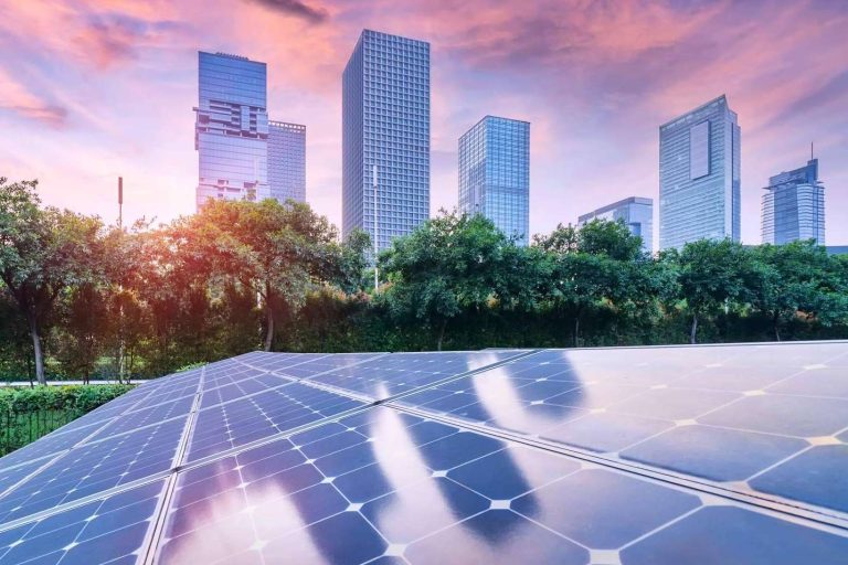 ¿Qué ahorro supone la instalación de placas solares en Málaga?, por Energías Lumilec