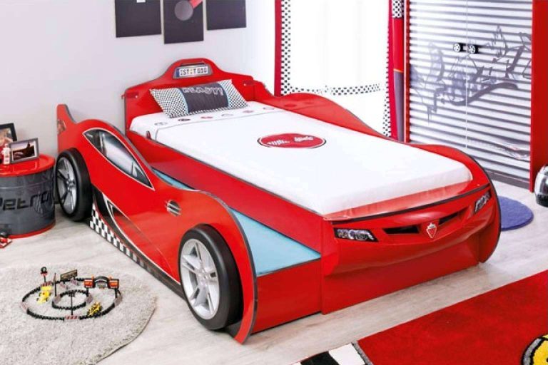 La cama infantil en forma de coche de carreras de Cilek