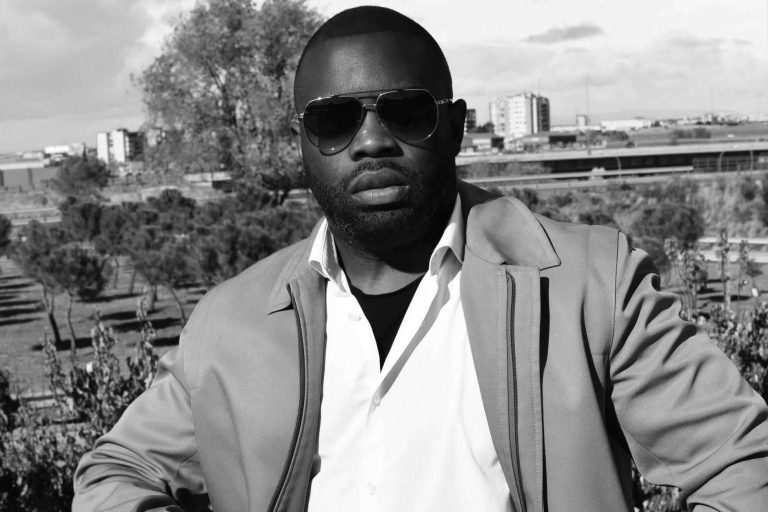 Uno de los autores más destacados de la poesía moderna, las obras de Ikeli O’Farrell