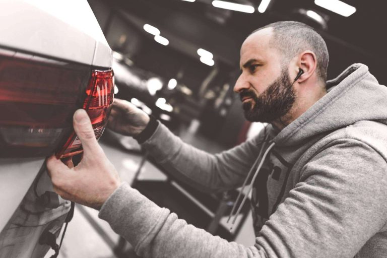 Mlin es el taller que proporciona servicios de reparación de plancha, pintura y carrocería