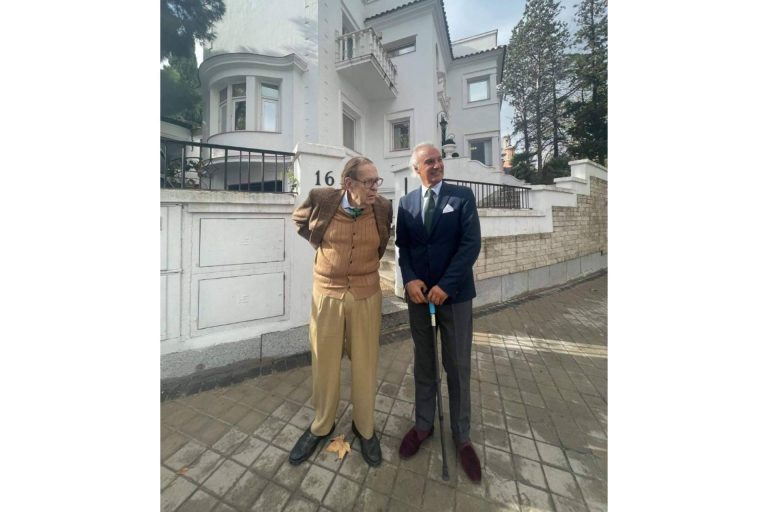 La investidura de Manuel de la Peña como pensador, apadrinada por Ramón Tamames