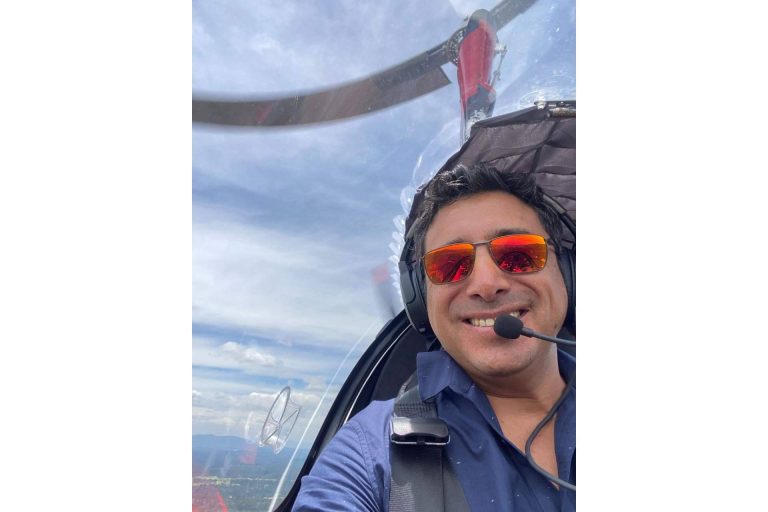 El capitán Bernardo Moreno León y sus aliados celebran el aniversario de Redwings