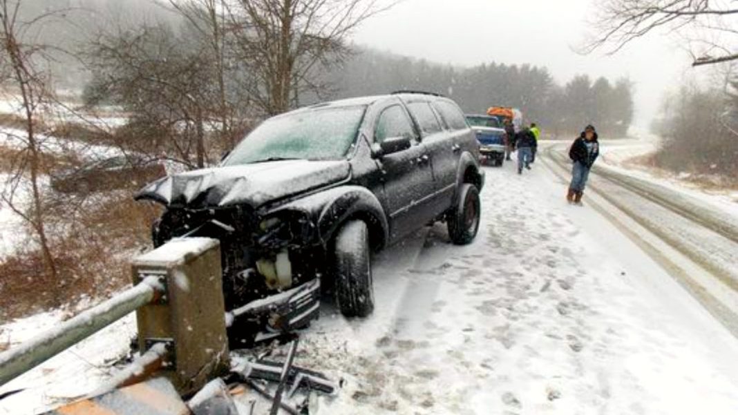 Es necesario alejarse de los árboles y edificios