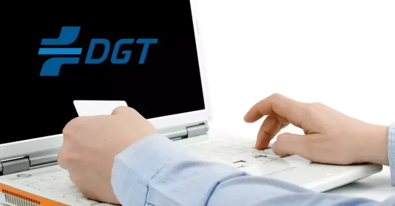 DGT: cosas que haces en el coche y que acarrean multas