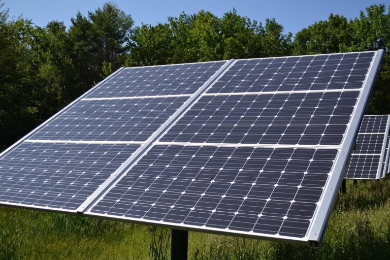 ¿Cuánto cuesta poner placas solares en España?