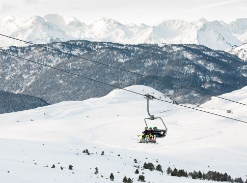 La nieve colapsa las carreteras españolas a pesar de los avisos La nieve colapsa las carreteras españolas a pesar de los avisos