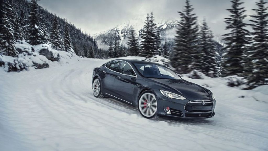 2023 tesla model s nieve