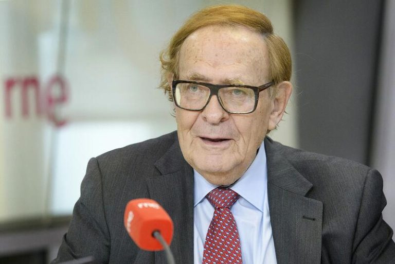 Tamames confirma que negocia con Abascal ser el candidato para una moción de censura contra el Gobierno de Sánchez