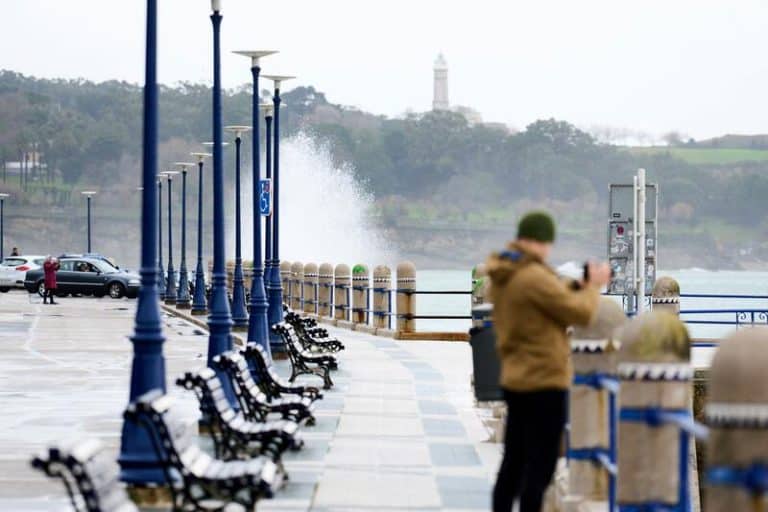 Doce provincias estarán en riesgo por frío y otras cuatro, junto a Ceuta y Melilla, tendrán aviso por oleaje