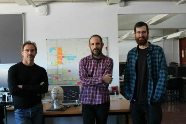 Desarrollan una aplicación para que personas sin movilidad controlen dispositivos domóticos con el pensamiento