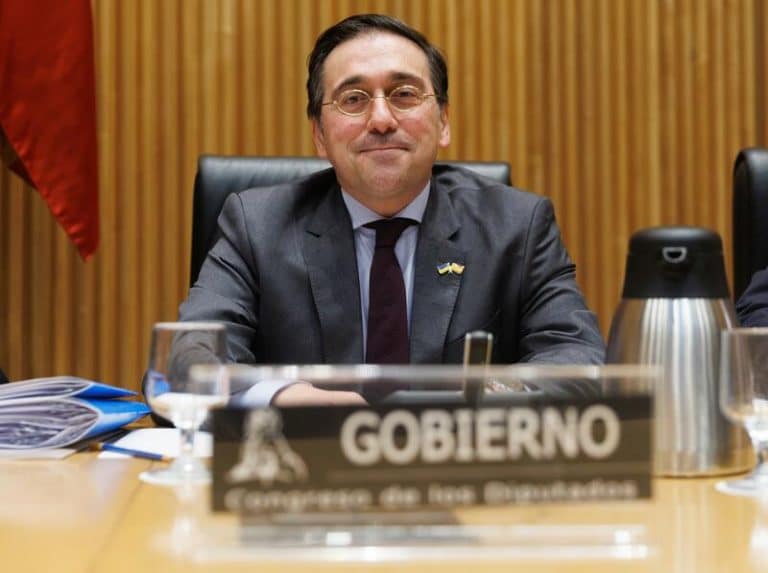 Albares tras las acusaciones de belicismo de Belarra al Gobierno: 