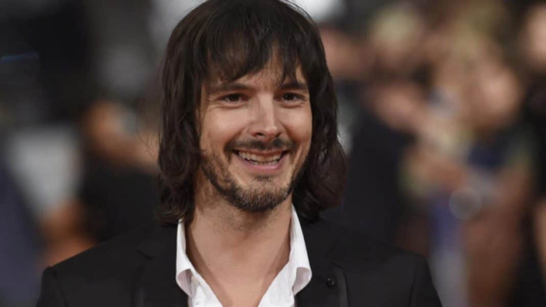 La sorprendente nueva profesión de David Janer, Águila Roja