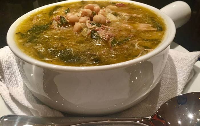 ¡Sin imitaciones! Así es la receta del caldo gallego auténtico