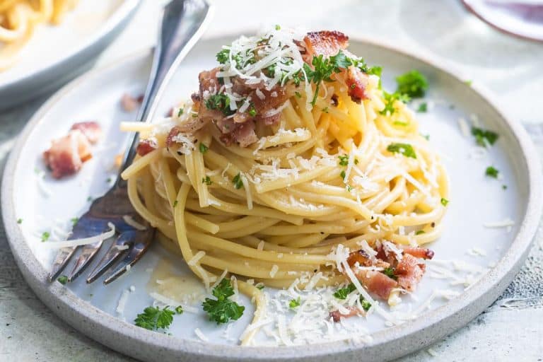 Cómo preparar unos auténticos espaguetis carbonara igual que en Italia