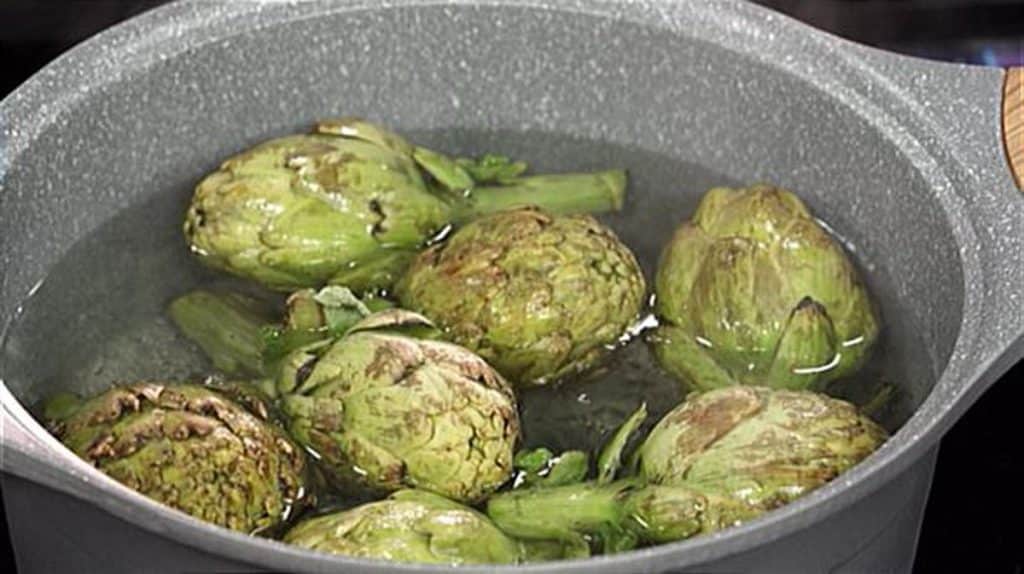 ¿Cómo preparar las alcachofas con jamón?