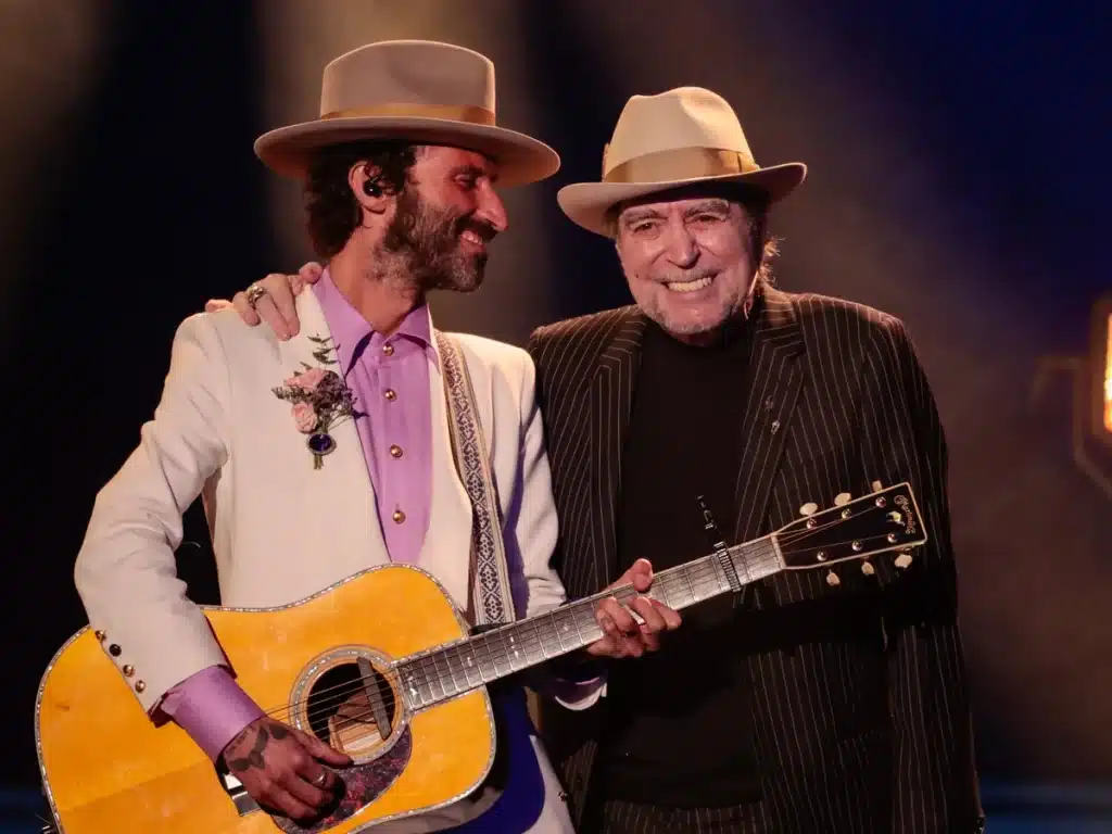 Es conocido por su trabajo en bandas sonoras 