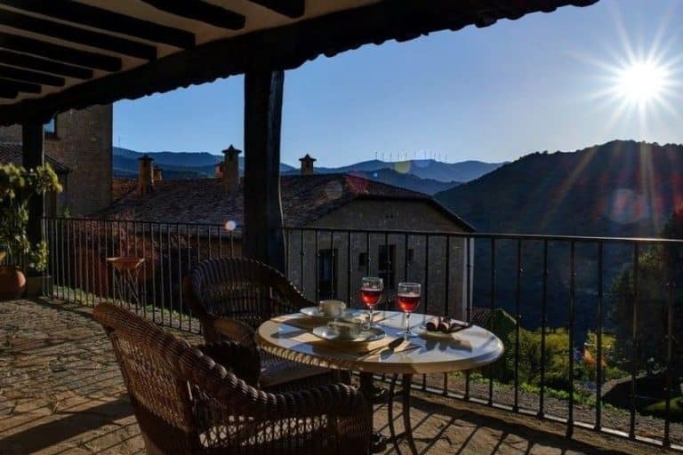 Estos son los paradores más baratos de España para un San Valentín con encanto