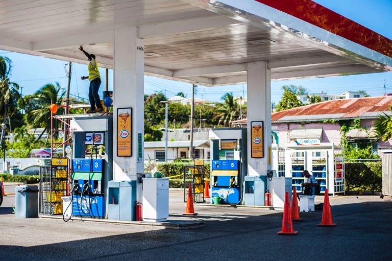 Gasolineras low cost: el peligro real de repostar en ellas