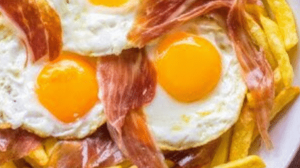 La receta para hacer en casa unos huevos rotos como los de Casa Lucio