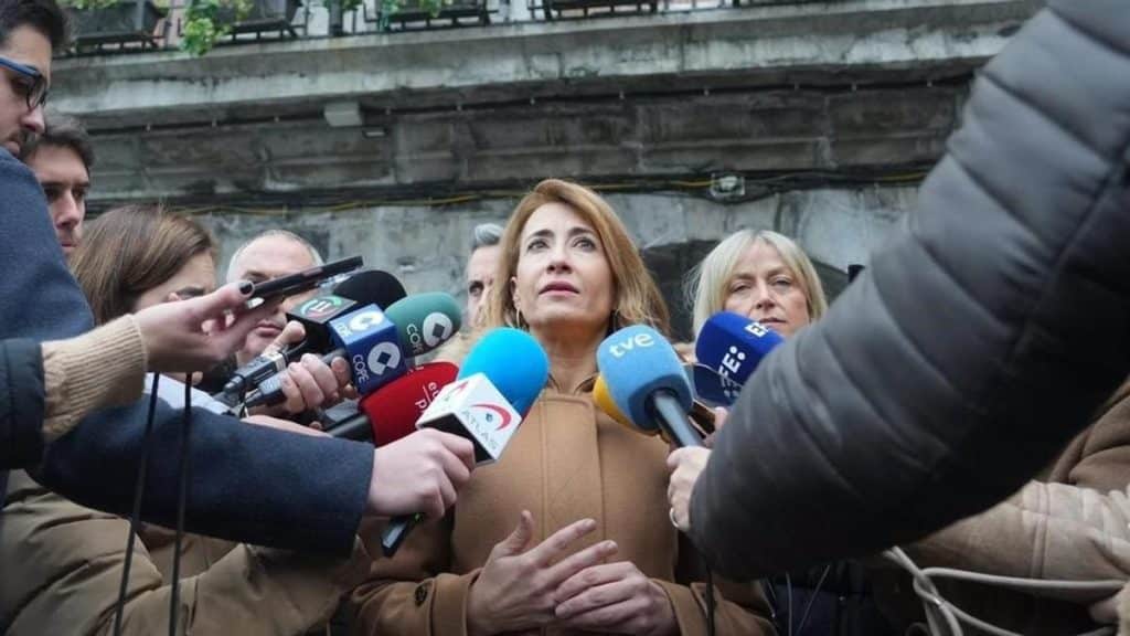 El descontrol de Adif y Renfe: trenes que no caben en los túneles 83 La solución “salomónica” al problema de trenes y vías