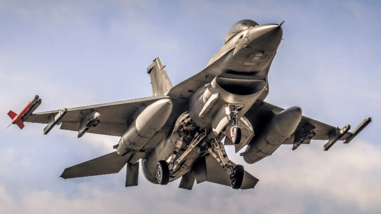 Los aviones F-16 que necesita Zelensky para dar el golpe definitivo a Rusia