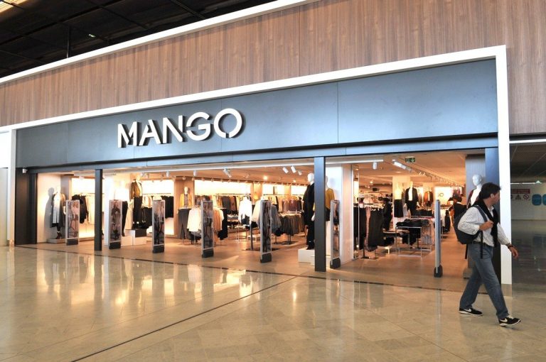 El peto largo de Mango que ya era tendencia antes del 64% de descuento