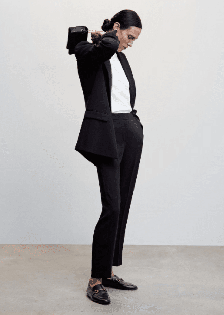 Mango estos pantalones no los encontrarás en Zara y quedan de muerte