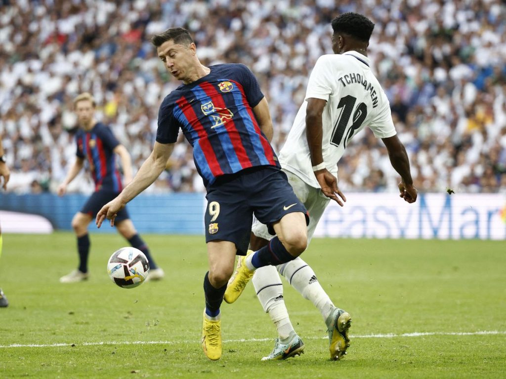 LaLiga pierde peso y hasta Brasil la supera en gasto 112 Más de la mitad de lo que se gasta en el mercado viene de Inglaterra